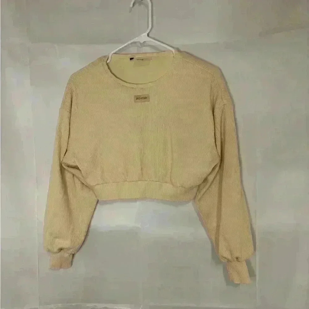 Womens size medium botee brand crop sweatshirt, #I340
